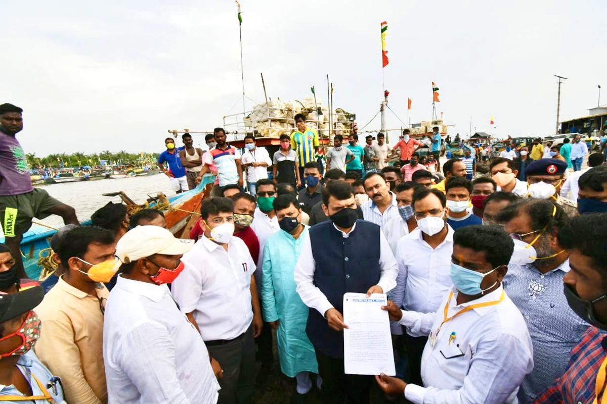 फडणवीसांनी दौरे करण्यासाठी ई-पास काढला आहे का? थेट मुख्य सचिवांकडेच विचारणा