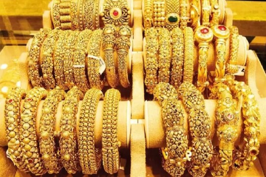 Gold-Silver Price Today: स्वस्त सोनं खरेदी करण्याची संधी, चांदीसह सोन्याचे दर उतरले