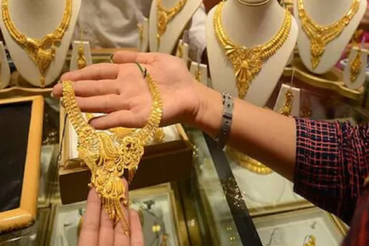Gold Price Today: आतापर्यंत 9463 रुपयांनी स्वस्त झालं सोनं, वाचा पुढे काय असतील रेट