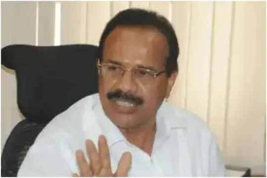 'आम्ही स्वतःला फासावर लटकवून घ्यायचं का?' लशीबाबतच्या प्रश्नावर भडकले केंद्रीय मंत्री