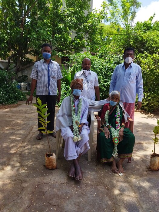 या दाम्पत्याला 7 मुलं आहेत. आपली मुलं, नातवंडं आणि पतवंडांसोबत ते राहतात.  जर इतके वयस्कर लोक बरे होऊ शकतात तर तरुणांनी घाबरण्याची काय गरज आहे, प्रत्येकासाठी हे दाम्पत्य एक प्रेरणा आहे.