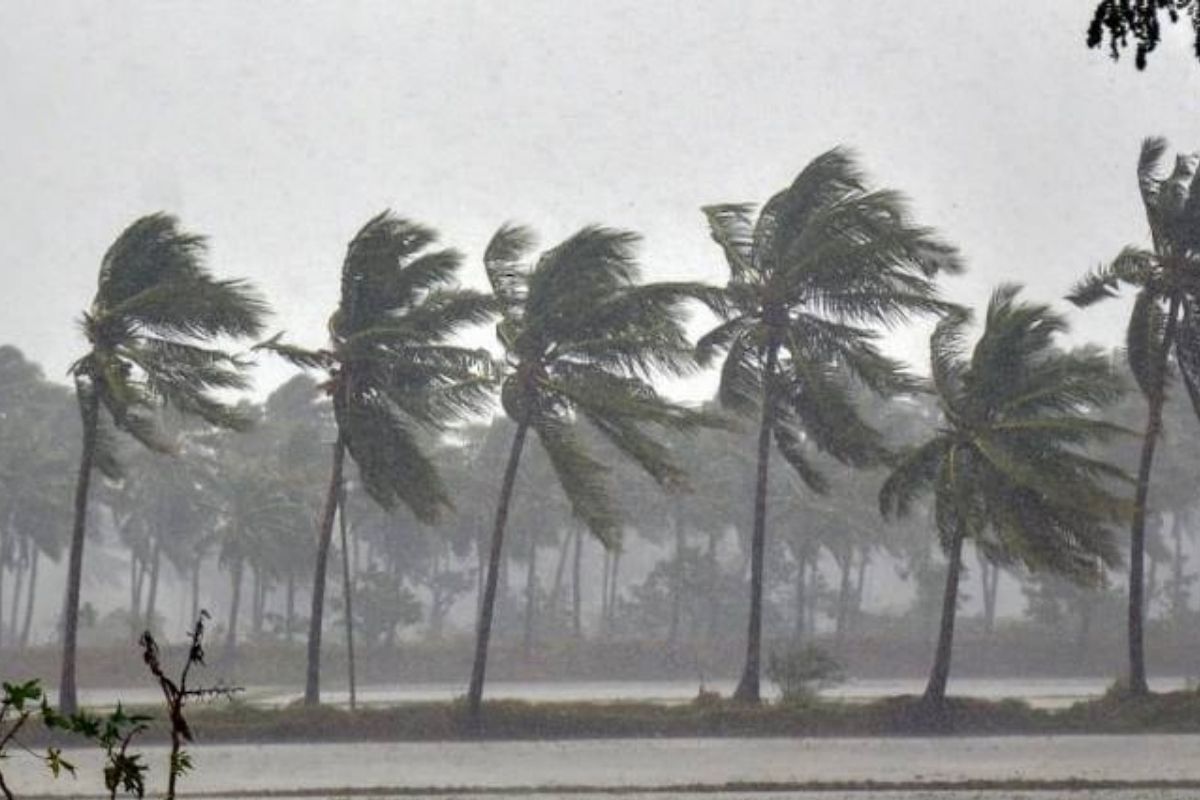 Weather Alert! अरबी समुद्रातील चक्रीवादळाचा मुंबईला बसणार फटका; मुसळधार पावसाची शक्यता
