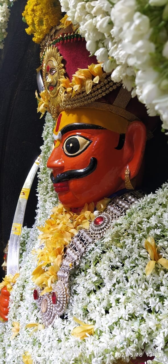 वैशाख मासानिमित्त वसंत ऋतूमध्ये मोगरा महोत्सव आणि चंदन उटी महापूजेचं आयोजन करण्यात आलं होतं. रात्री 9 वाजता ही पूजा करण्यात आली. वैशाख मासानिमित्त वसंत ऋतूमध्ये मोगरा महोत्सव आणि चंदन उटी महापूजेचं आयोजन करण्यात आलं होतं. रात्री 9 वाजता ही पूजा करण्यात आली.