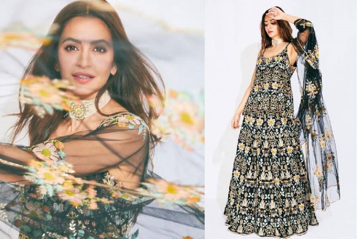 अभिनेत्री क्रिती खरबंदा (Kriti Kharbanda) ही तिच्या अभिनयाप्रामाणे तिच्या सौंदर्यासाठीही प्रसिद्ध आहे. अवघ्या काही चित्रपचांमधूनच क्रितीने चाहत्यांच मन जिंकलं आहे. पाहा क्रितीचे काही पारंपारिक लूक. अभिनेत्री क्रिती खरबंदा (Kriti Kharbanda) ही तिच्या अभिनयाप्रामाणे तिच्या सौंदर्यासाठीही प्रसिद्ध आहे. अवघ्या काही चित्रपचांमधूनच क्रितीने चाहत्यांच मन जिंकलं आहे. पाहा क्रितीचे काही पारंपारिक लूक.
