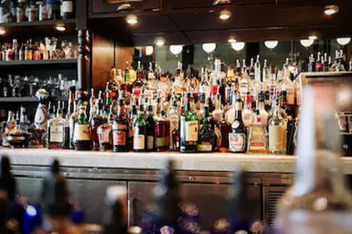 'या' राज्यात दारुची ऑनलाईन डिलीव्हरी सुरू होताच ऑर्डर्सचा भडीमार, तासाभरातच अॅप क्रॅश