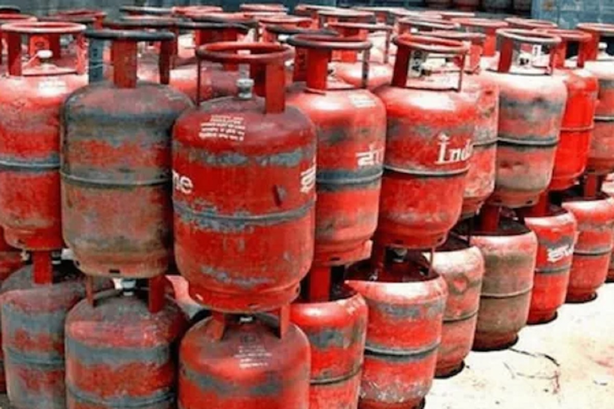 LPG Gas Cylinder: सर्वसामान्यांना मोठा फटका, पुन्हा दरात वाढ; 15 दिवसांत 50 रुपयांनी महागला गॅस सिलेंडर