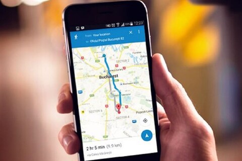 गुगलने (Google) Google Maps मध्ये आणखी एक जबदरस्त सुविधा दिली आहे, जी रोड ट्रिपसाठी (Road Trip) जाणाऱ्या लोकांसाठी अतिशय फायदेशीर ठरणार आहे.