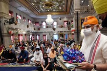 अचानक गुरुद्वारा श्री शीशगंज साहिबमध्ये पोहोचले PM नरेंद्र मोदी, पाहा VIDEO अचानक गुरुद्वारा श्री शीशगंज साहिबमध्ये पोहोचले PM नरेंद्र मोदी, पाहा VIDEO