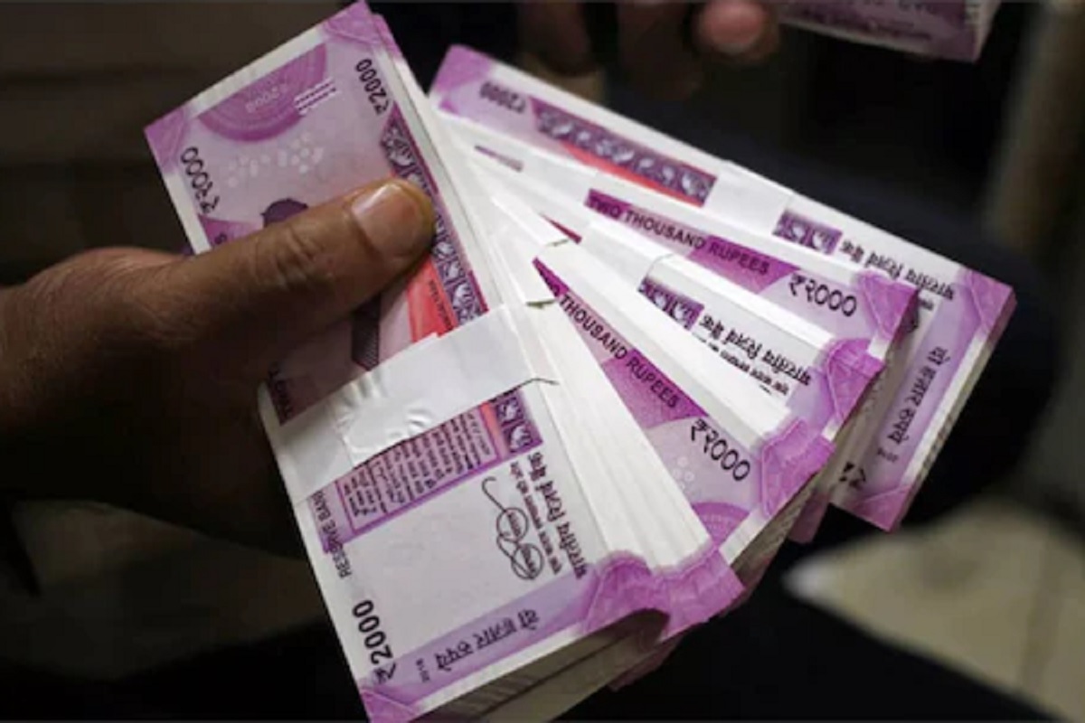 मोठा दिलासा ! संकटात अडकलेल्या 'या' बँकेच्या ग्राहकांना मिळणार 5 लाख रुपये, पाहा कधी मिळणार पैसे