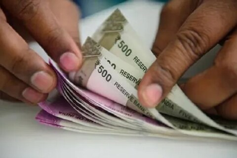 एसआयपीमध्ये अधिक लाभ मिळवण्यासाठी एका मोठ्या कालावधीसाठी गुंतवणूक करणं फायद्याचं ठरतं. 