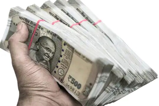 एक मोलाचा क्षण आणि बदललं तिचं संपूर्ण आयुष्य; लॉटरी लागल्यानं बनली करोडपती