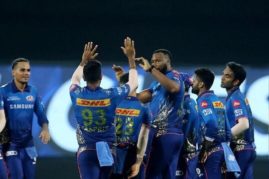 IPL 2021 संपताच मुंबईच्या खेळाडूची किचनमध्ये ड्यूटी, पाहा त्यानं कोणता पदार्थ केला तयार