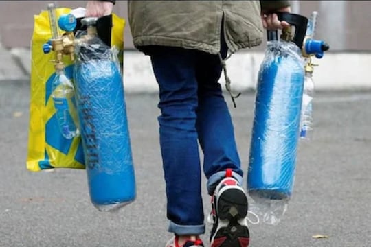 कोरोना संकटात Ola ची मोठी घोषणा; गरजूंना मोफत देणार Oxygen Concentrators, करावं लागेल हे एक काम