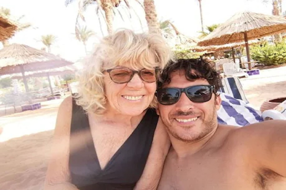 45 वर्षांनी लहान नवरा कसं करतो आपल्यावर प्रेम? 81 वर्षांच्या आजींनी उलगडलं आपलं बेडरूम सिक्रेट