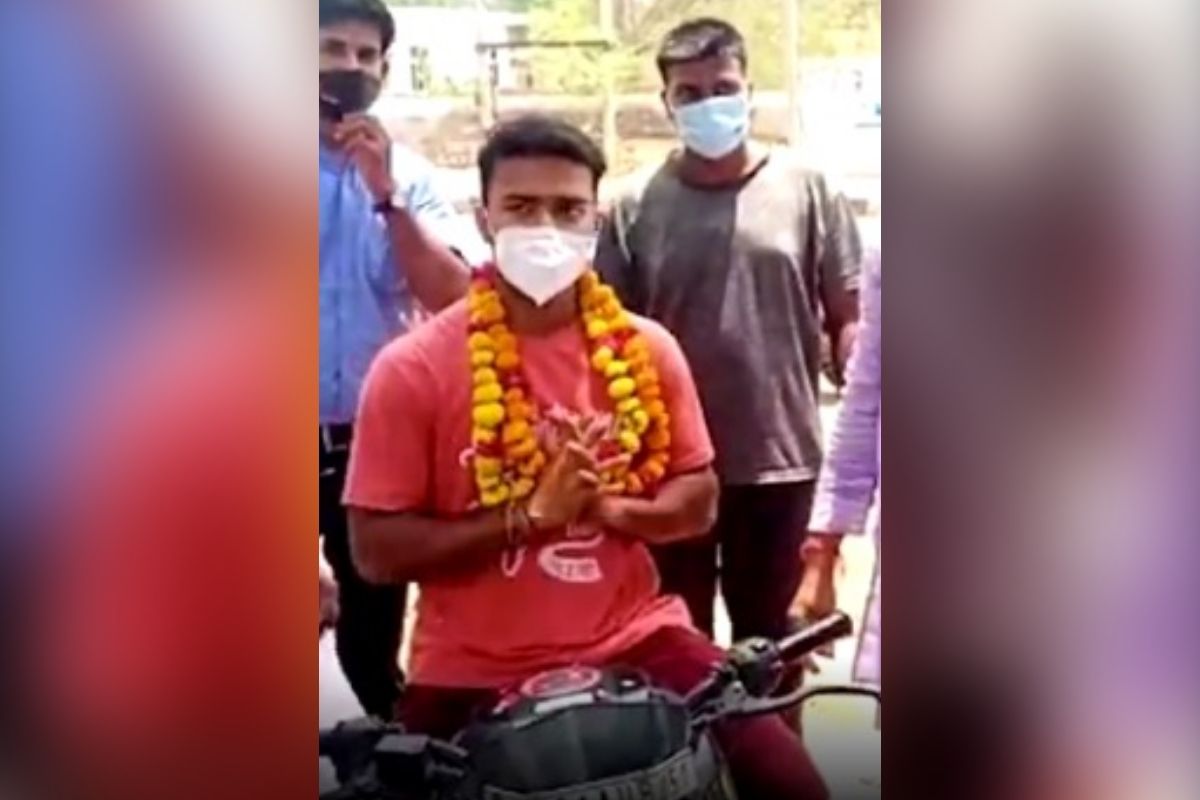 दोस्तीसाठी कायपण! खालावली मित्राच्या आईची ऑक्सिजन पातळी, 420 KM प्रवास करुन आणलं रेमडेसिवीर