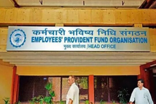 EPFO: PF खातेधारकांसाठी महत्त्वाची बातमी, हे काम पूर्ण न केल्यास अडकतील हक्काचे पैसे
