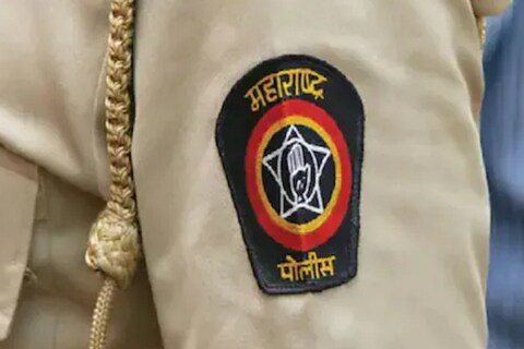 तोतया पोलिसांच्या घटनांमध्ये वाढ होत असून मुंबई पोलिसांची यामुळे नाहक बदनामी होत आहे. हे लक्षात घेऊन...