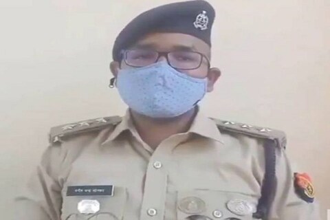 आपल्या पत्नीचा कोरोना अहवाल पॉझिटिव्ह (Corona Positive) आल्यानं मुलीची जबाबदारी स्वतःवर पडल्यानं मनीष सोनकर या सर्कल ऑफिसरनं त्यांची काळजी घेण्यासाठी सुट्टी मागितली. मात्र, सुट्टी मिळत नसल्याचं कारण देत त्यांनी नोकरीचा राजीनामा दिला (Circle Officer Resigned)  आहे