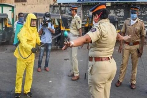 गणेशोत्सव  (Ganeshotsav 2021) अवघ्या आठवड्यावर आल्यानं मुंबई पोलीस अॅक्शन मोडमध्ये दिसत आहे. 