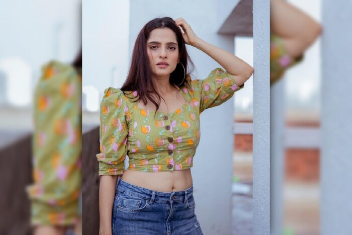 मराठी सिनेसृष्टीतील लोकप्रिय अभिनेत्री प्रिया बापट (Priya Bapat) तिच्या अभिनया इतकीच सौंदर्यासाठीही प्रसिद्ध आहे. पाहा तिचे काही खास फोटो. 