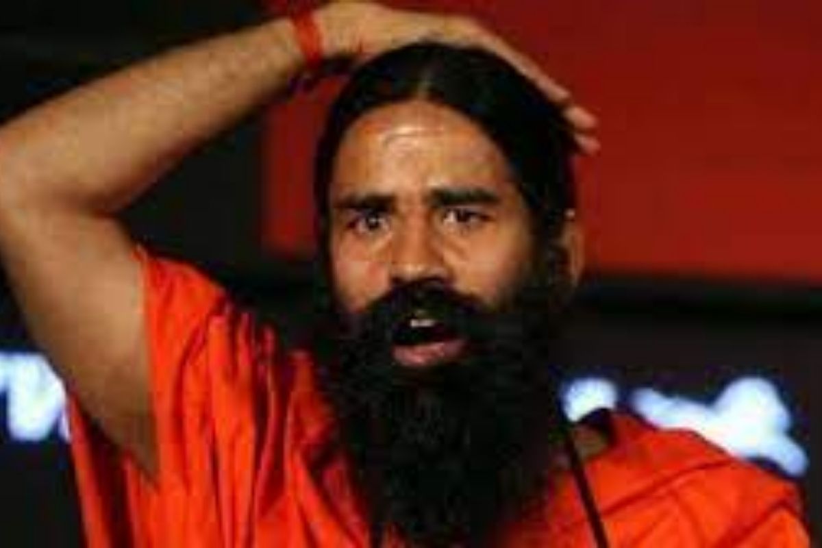 VIDEO: 'हे कसले डॉक्टर? व्हॅक्सिनचे 2 डोस घेऊनही 1000 मेले...', बाबा रामदेव यांचं खळबळजनक विधान