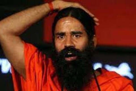 केंद्रीय आरोग्यमंत्री डॉ. हर्षवर्धन यांनी योगगुरू रामदेवबाबा यांना पत्र लिहून वादग्रस्त विधान मागं घेण्यास सांगितलं होतं. 