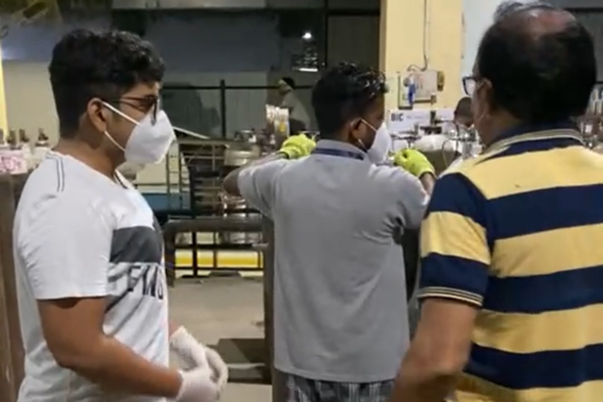 'ऑक्सिजन टँकर पाठवलाय; अजित पवारांचा एक फोन आणि अर्ध्या रात्री रुग्णांच्या मदतीला पोहोचले रोहित पाटील