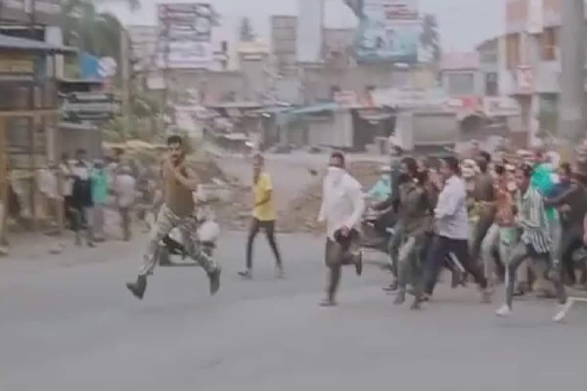 संगमनेर पोलिसांवर हल्ला प्रकरण; चौघांना अटक, CCTV फूटेजवरुन इतरांचा शोध सुरू