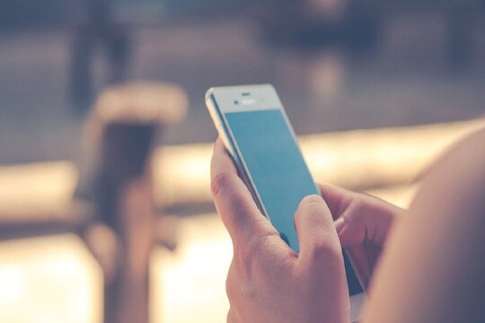 क्लिनिंग App - फोनची मेमरी वाढवण्यासाठी युजर्स अनेकदा क्लिनिंग Apps चा वापर करतात. या Apps ऐवजी गुगल फाईल्स App (Files by Google) चा वापर करा. हे क्लिनिंग App चंही काम करतं. हेदेखील स्टोरेज क्षमता चांगली करण्यासाठी मदत करतात. 