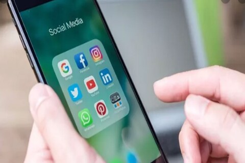 भारतात कार्यरत असलेल्या सोशल मीडिया (Social Media Companies) कंपन्यांना आता नवे माहिती तंत्रज्ञान नियम पाळावे लागणार असून, 27 मे 2021 पासून ते लागू झाले आहेत. Information Technology (Intermediary Guidelines and Digital Media Ethics Code) Rules 2021 या नावाने हे नियम ओळखले जाणार आहेत. 