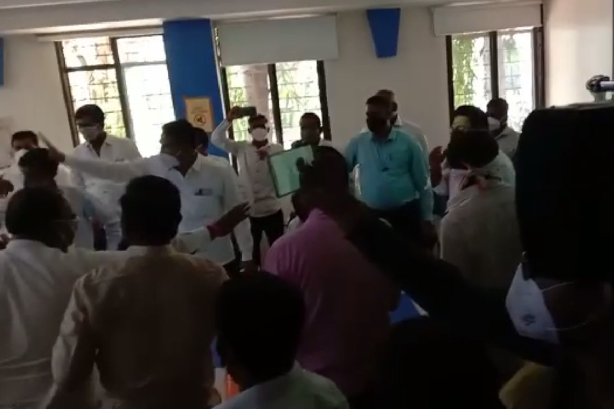 उजणीचं पाणी पेटलं, मंत्र्यासमोरच सोलापूर आणि इंदापूरचे शेतकरी भिडले, LIVE VIDEO