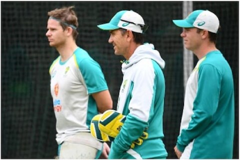 ऑस्ट्रेलियाच्या क्रिकेट टीमचे मुख्य प्रशिक्षक जस्टीन लँगर (Justin Langer) यांना पदावर राहयचं असेल तर त्यांनी कोचिंगच्या शैलीत कोणत्याही परिस्थितीमध्ये बदल करावा लागेल.