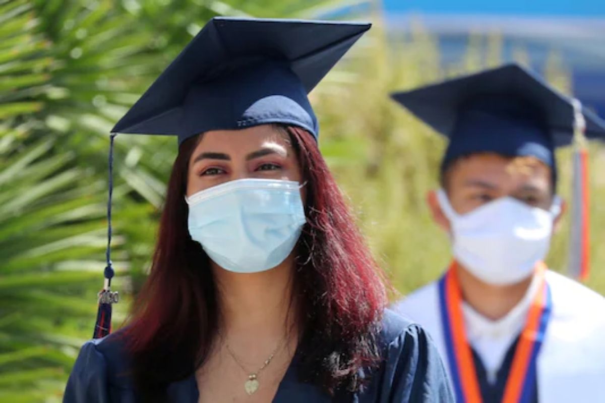 करियर ही अनेक वर्षांच्या मेहनतीने घडणारी गोष्ट आहे. एक किंवा दोन वर्षांमुळे त्यावर परिणाम होऊ देऊ नका. उलट मिळालेला वेळ काहीतरी नवीन शिकण्यात घालवा.