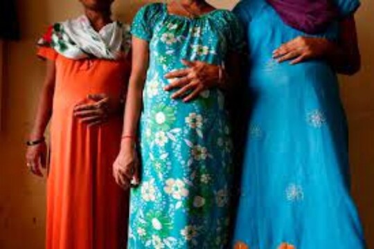 कोरोनामुळे आयुष्याशी तडजोड; पैशांसाठी अविवाहित तरुणीही निवडतायेत भाडोत्री मातृत्वाचा पर्याय