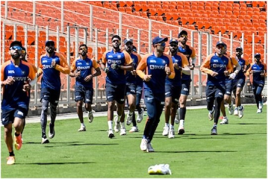 Team India च्या वेगवान गोलंदाजाला पितृशोक;