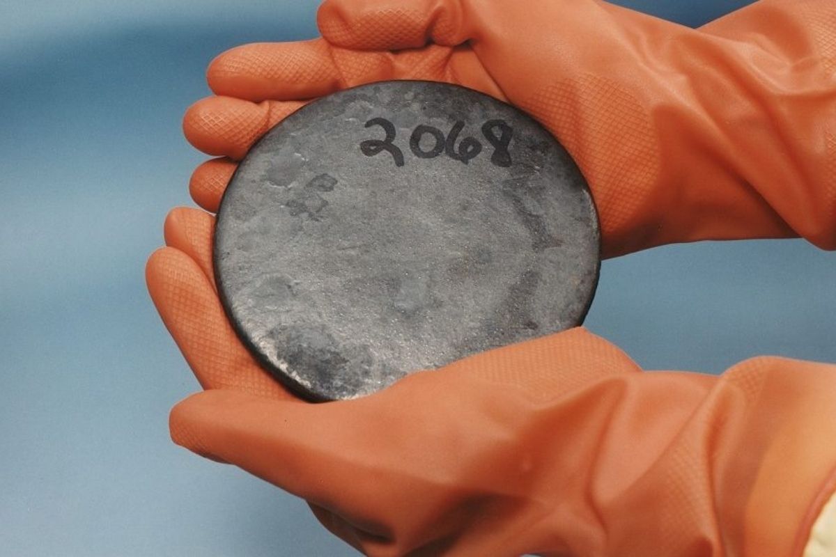 मानवी शरीरासाठी अत्यंत घातक असणाऱ्या युरेनियमचा मोठा साठा जप्त; ठाण्यातून दोघांना अटक