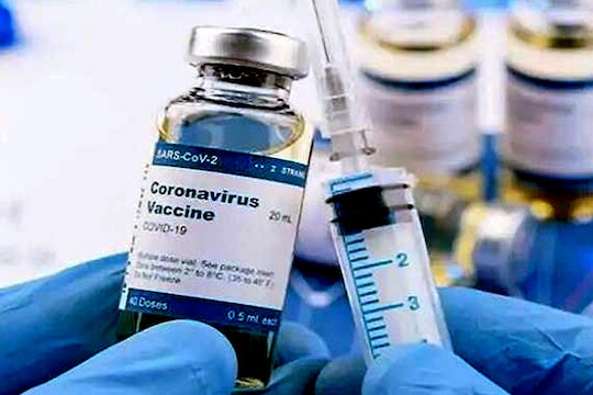 भारतात 'मिक्स अँड मॅच' कोरोना लसीवर विचार सुरू, Pfizer-AstraZeneca च्या चाचणीत मिळाले चांगले संकेत