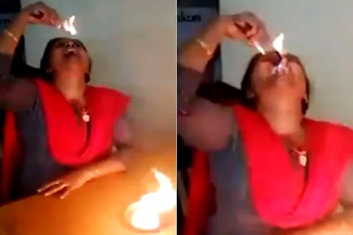 अरे बापरे! ही बाई आगीचे गोळे खातेय? VIDEO पाहून डोक्याला लावाल हात