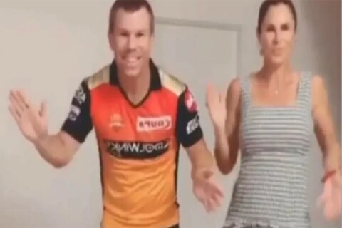 आयपीएल स्पर्धा (IPL 2021) अनिश्चित काळासाठी स्थगित झाल्यानं खेळाडूंना घरी परत जाण्याची परवानगी मिळाली आहे. पण वॉर्नरसह (David Warner) अनेक ऑस्ट्रेलियन खेळाडू अजून भारतामध्येच आहेत.