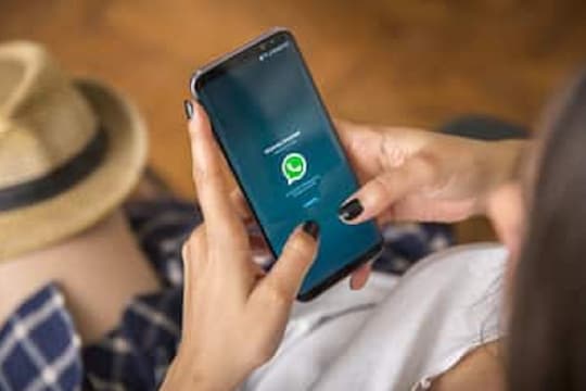 कोणत्याही अनोळखी नंबरवरुन आलेल्या मेसेजवर रिप्लाय करताना सावधगिरी बाळगा. आजकाल फ्रॉड करणारे वेगवेगळ्या कंट्री कोडचा वापर करुन लोकांची फसवणूक करत आहेत. 