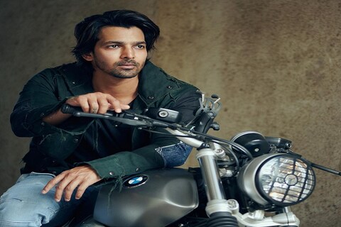 ‘सनम तेरी कसम फेम’ (Sanam Teri Kasam)  अभिनेता हर्षवर्धन राणे (Harshavardhan Rane) याने ही आता मदत करण्याचं ठरवलं आहे.