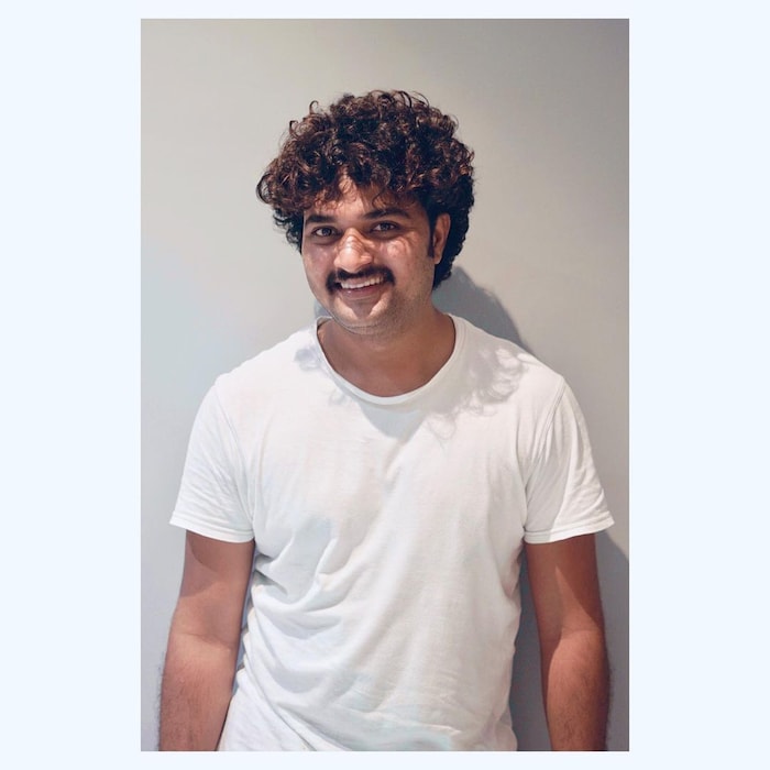 किरण महिंद्रा कंपनीत नोकरीही करत होता. आजारी असल्यामुळे त्याने नोकरी सोडली होती. व अभिनयाच्या आवडीकडे लक्ष द्यायला सुरूवात केली. 