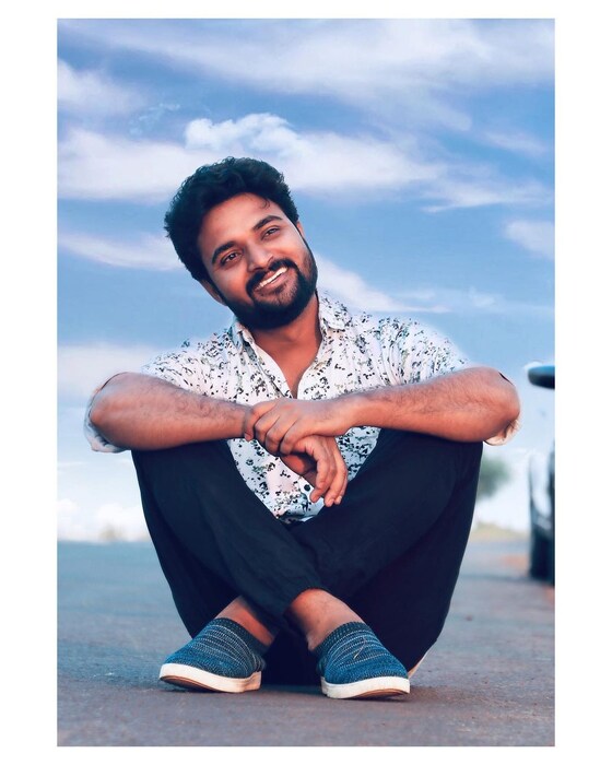 किरणचं शिक्षणही पुण्यातच झालं. यशवंतराव मोहीते कॉलेजमधून त्याने पदवी शिक्षण घेतलं होतं. 