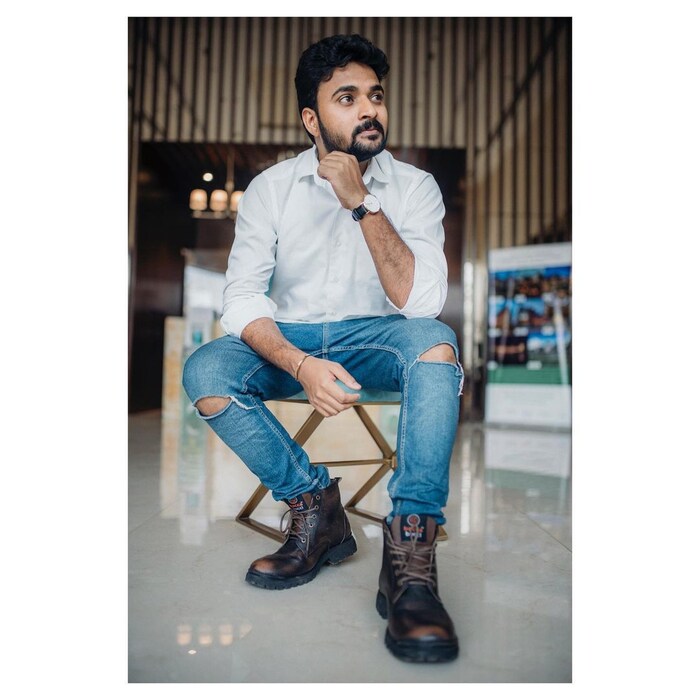 किरणचा जन्म १२ जून रोजी पुण्यात झाला होता. त्याचं बालपणही पुण्यातच गेलं.