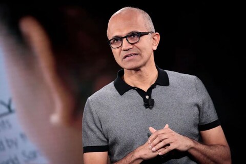 TIKTOK खरेदी करण्यासाठी अमेरिकेचे तत्कालीन राष्ट्राध्यक्ष डोनाल्ड ट्रम्प यांनी आपल्यावर दबाव आणला होता, असा गौप्यस्फोट मायक्रोसॉफ्टचे सीईओ सत्य नडेला यांनी केला आहे.