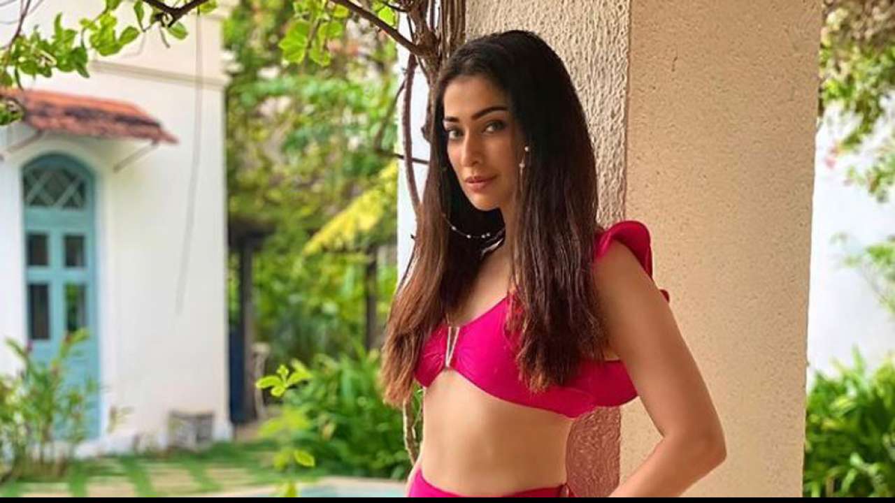 लक्ष्मीचा जन्म 5 मे 1989 रोजी बेळगावमध्ये झाला. लक्ष्मी ही चित्रपटाबरोबरच मॉडेलिंगमध्येही सक्रीय आहे. लक्ष्मीचा जन्म 5 मे 1989 रोजी बेळगावमध्ये झाला. लक्ष्मी ही चित्रपटाबरोबरच मॉडेलिंगमध्येही सक्रीय आहे.