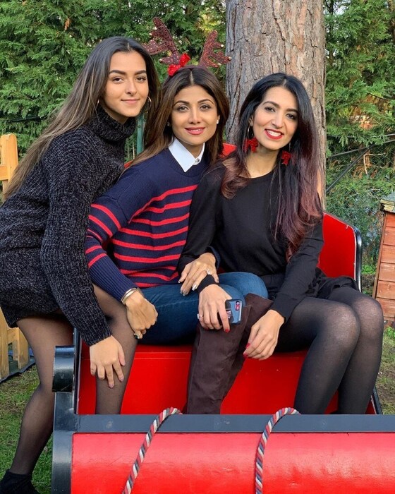 पती राज कुंद्राच्या बहिणींसोबतही शिल्पाचं एक मैत्रीचं नात आहे.