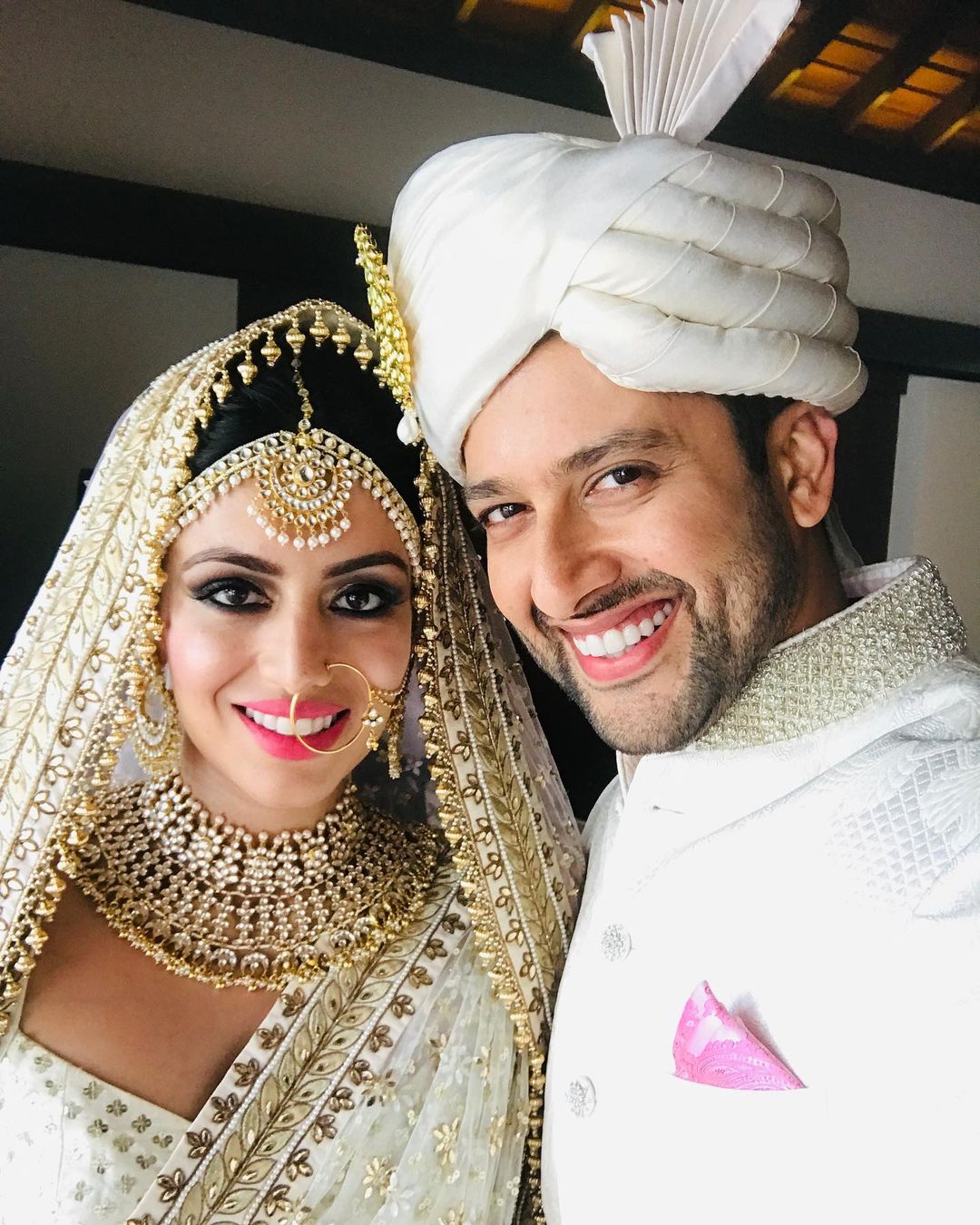 बॉलीवूड अभिनेता आफताब शिवदासनी आणि निन दुसांजने श्रीलंकेत विवाह केला होता. त्यानंतर भारतातही त्यांनी लग्न रजिस्टर केलं होतं. बॉलीवूड अभिनेता आफताब शिवदासनी आणि निन दुसांजने श्रीलंकेत विवाह केला होता. त्यानंतर भारतातही त्यांनी लग्न रजिस्टर केलं होतं.