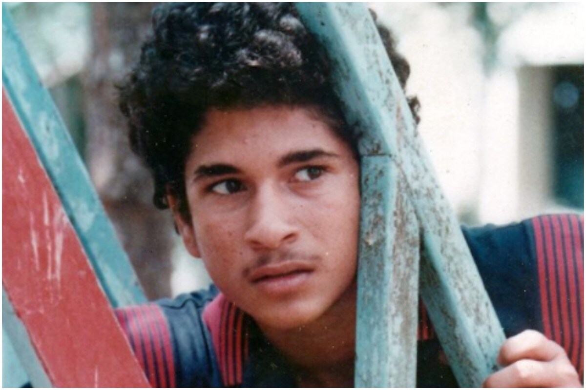 1998 साली भारताच्या दोन टीम खेळल्या होत्या. सचिन अजय जडेजाच्या नेतृत्वाखालील टीममध्ये कॉमनवेल्थ गेम्स खेळण्यासाठी मलेशियामध्ये गेला होता. या स्पर्धेत सचिनची बॅट चालली नाही. भारतीय टीमचे आव्हान साखळी फेरीतच संपुष्टात आले. (फोटो सौजन्य -sachintendulkar) 1998 साली भारताच्या दोन टीम खेळल्या होत्या. सचिन अजय जडेजाच्या नेतृत्वाखालील टीममध्ये कॉमनवेल्थ गेम्स खेळण्यासाठी मलेशियामध्ये गेला होता. या स्पर्धेत सचिनची बॅट चालली नाही. भारतीय टीमचे आव्हान साखळी फेरीतच संपुष्टात आले. (फोटो सौजन्य -sachintendulkar)