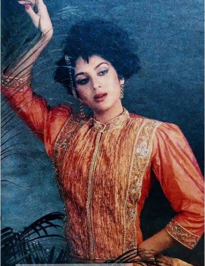 मीनाक्षी शेषाद्री (Meenakshi Seshadri) हीने 'शेहंशाह', 'दामिनी', 'सत्यमेव जयते' असे हीट चित्रपट दिले होते. तिने हिरो या चित्रपटातून पदार्पण केलं होतं. ती 1981साली मिस इंडिया देखील ठरली होती. मीनाक्षी शेषाद्री (Meenakshi Seshadri) हीने 'शेहंशाह', 'दामिनी', 'सत्यमेव जयते' असे हीट चित्रपट दिले होते. तिने हिरो या चित्रपटातून पदार्पण केलं होतं. ती 1981साली मिस इंडिया देखील ठरली होती.